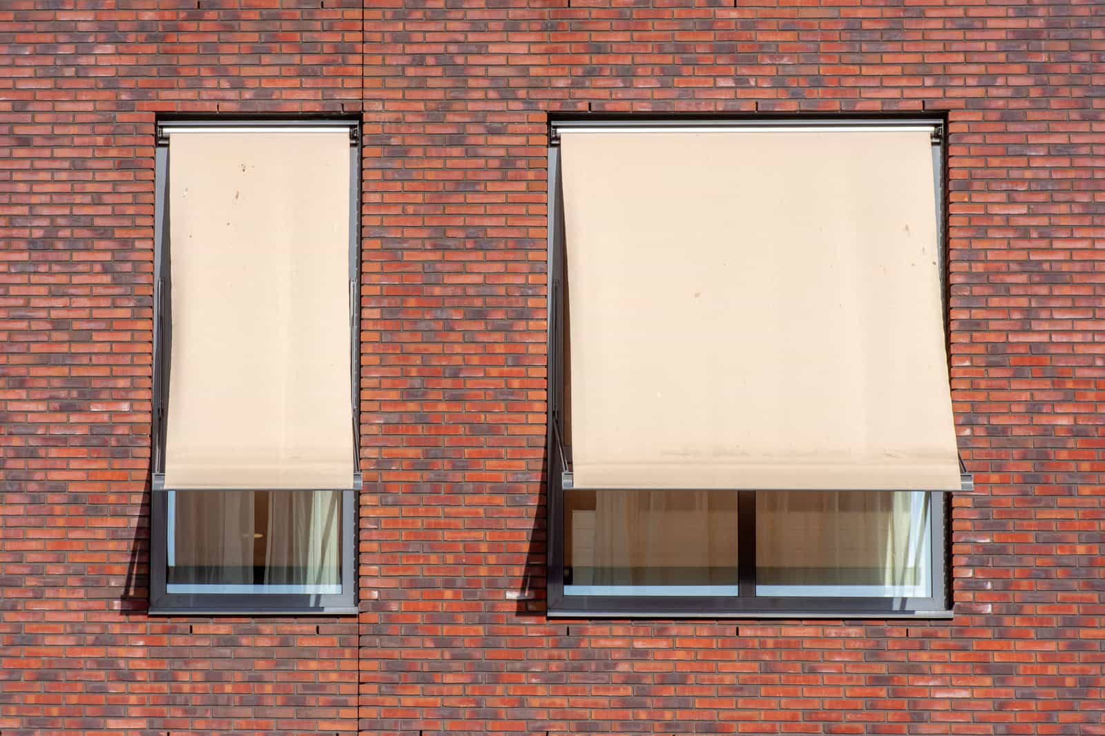 Cleaning window blind slats with a cloth